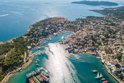 Walking tour in Spetses