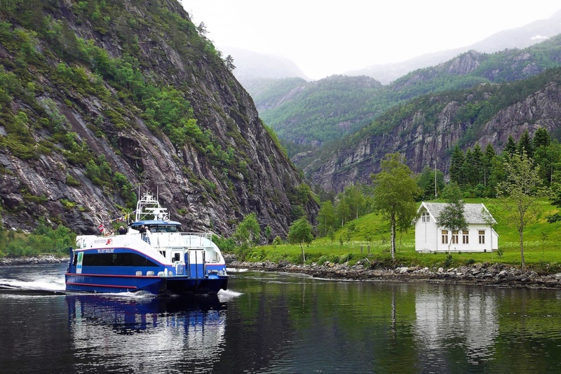 Fjord cruise from Bergen to Mostraumen