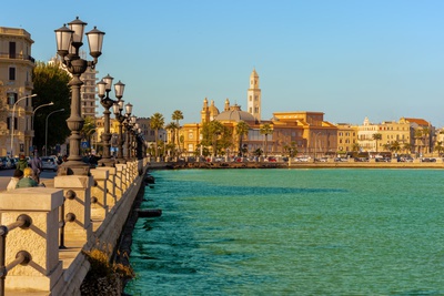 Bari by tourist train and walking tour