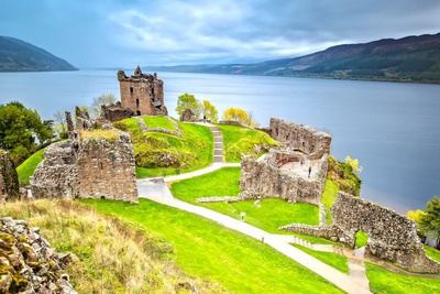 Finding Nessie. Visit Inverness and Loch Ness cruise
